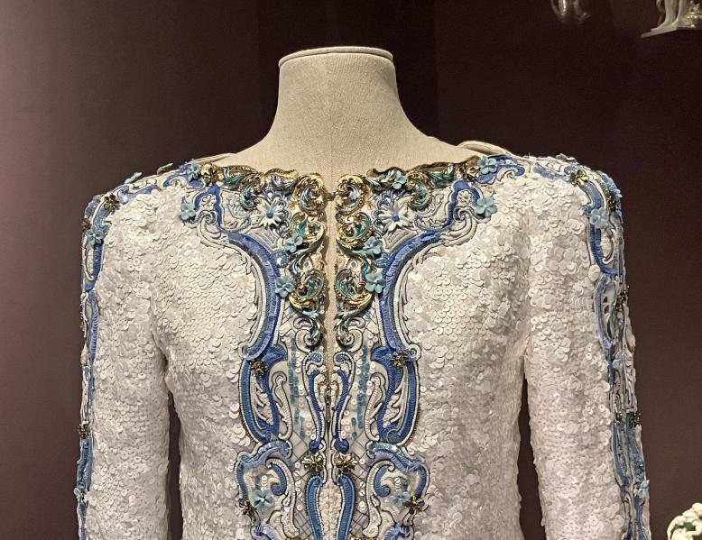 Numero 69 karl lagerfeld detail brodeerie lesage et plumasier lemarie detail top